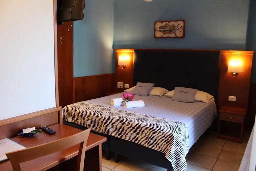 ****  Hotel Lungomare Marina dʼMarina dʼAndora Italia